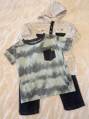 American Hawk 3 pc Boys Outfit Size 5.  Hoodie, T-Shirt & Jeans.  EUC. FBB